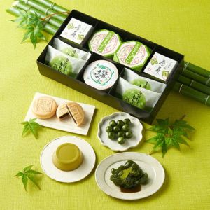 宇治抹茶の和菓子 詰め合わせ 宇治彩菓 綾【翌日お届け可】【送料込み】 § 抹茶菓子ギフト さいか 彩菓綾 和菓子 抹茶菓子 わらび餅 飴 プリン もなか 最中 091213-komi