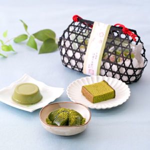 【早割】宇治抹茶スイーツ 京の黒かごセット【送料込み】≪2025父の日ギフト≫ § 【数量限定】【賞味期限約15日間】 カステラ プリン わらび餅 煎茶 詰め合わせ バッグ ギフト 091092